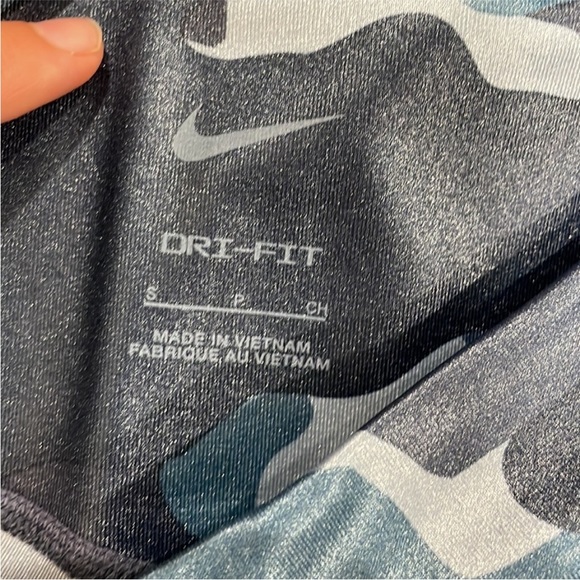 Nike dri fit camo leggings NWT size small - Picture 2 of 4